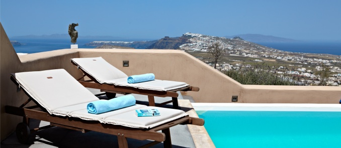 Magnificent Easter holidays in Santorini & at Voreina Gallery Suites