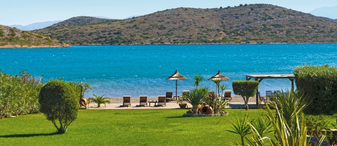 Το Elounda Gulf Villas & Suites εγκαινιάζει το PRIVATE BEACH CLUB